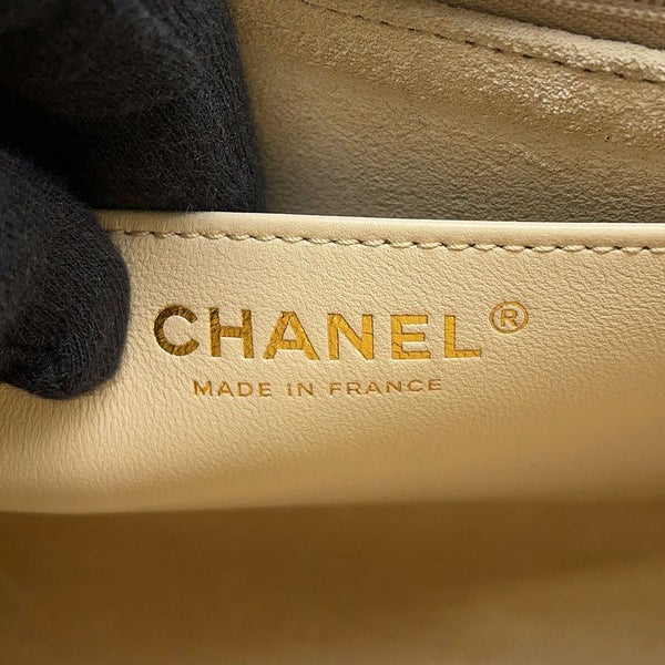 シャネル チェーンショルダーバッグ ココマーク マトラッセ トップハンドル カーフレザー CHANEL 2way 白