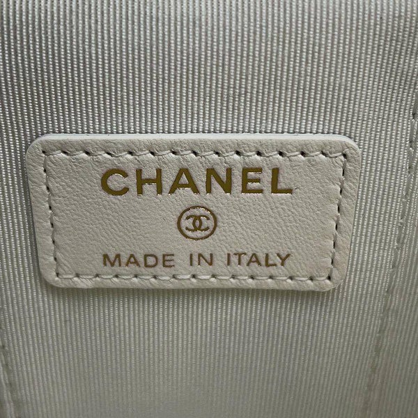 シャネル チェーンショルダーバッグ マトラッセ ココマーク バニティ カメリア ラムスキン AP2158 CHANEL 白