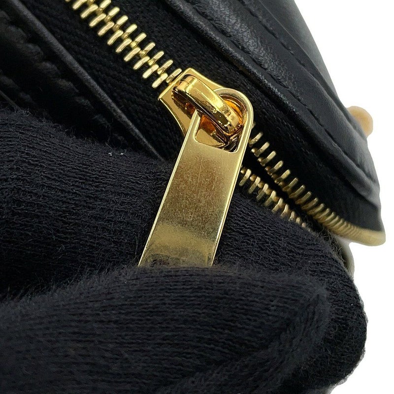 セリーヌ チェーンショルダーバッグ キュイル トリオンフ チェーンクラッチ 10E383DR8 CELINE 黒