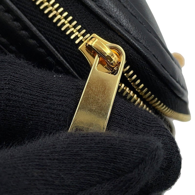 セリーヌ チェーンショルダーバッグ キュイル トリオンフ チェーンクラッチ 10E383DR8 CELINE 黒