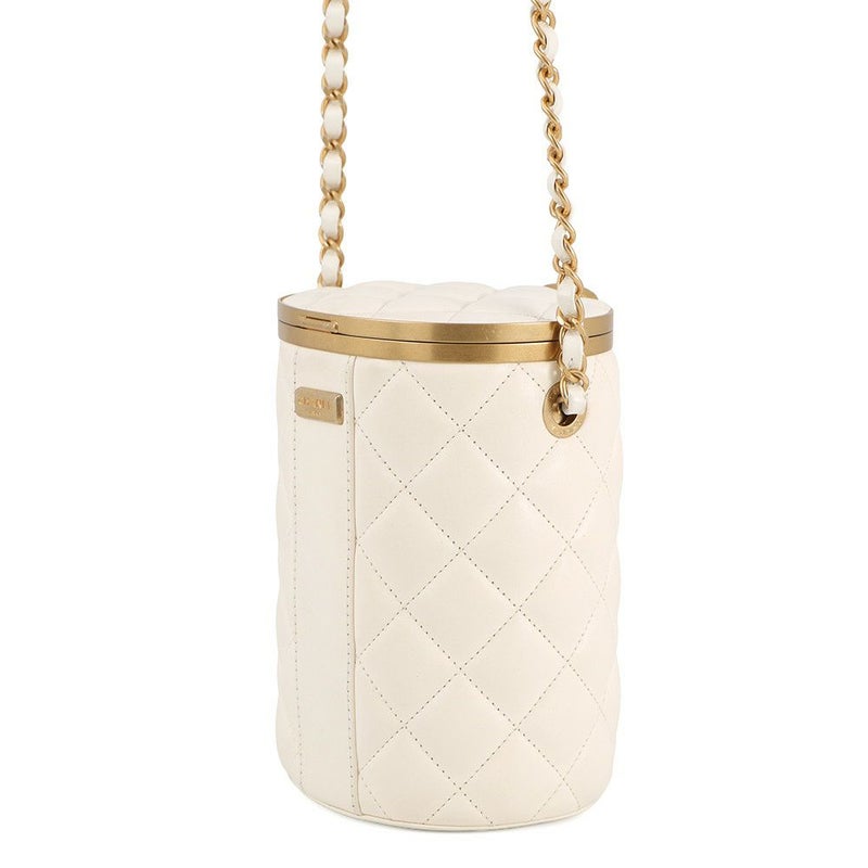 シャネル チェーンショルダーバッグ ココマーク マトラッセ バニティ ラムスキン AS2641 CHANEL 白