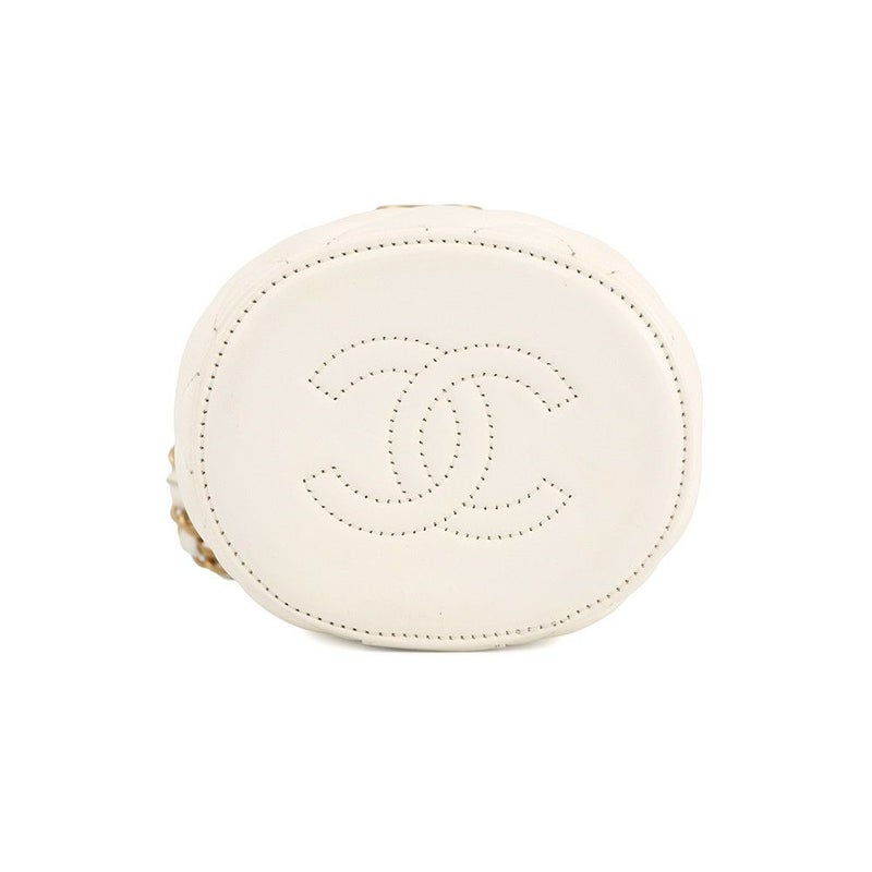 シャネル チェーンショルダーバッグ ココマーク マトラッセ バニティ ラムスキン AS2641 CHANEL 白