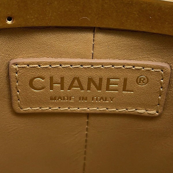 シャネル チェーンショルダーバッグ ココマーク マトラッセ バニティ ラムスキン AS2641 CHANEL 白