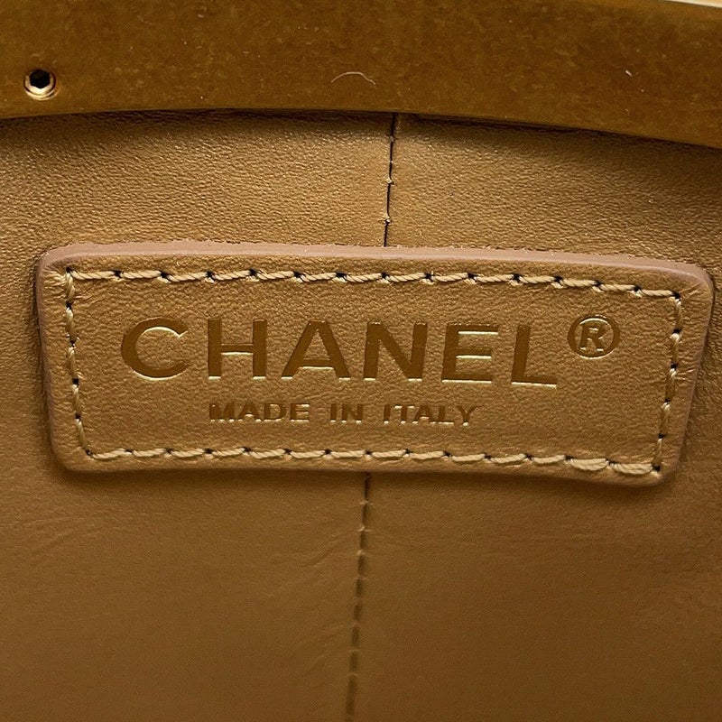 シャネル チェーンショルダーバッグ ココマーク マトラッセ バニティ ラムスキン AS2641 CHANEL 白