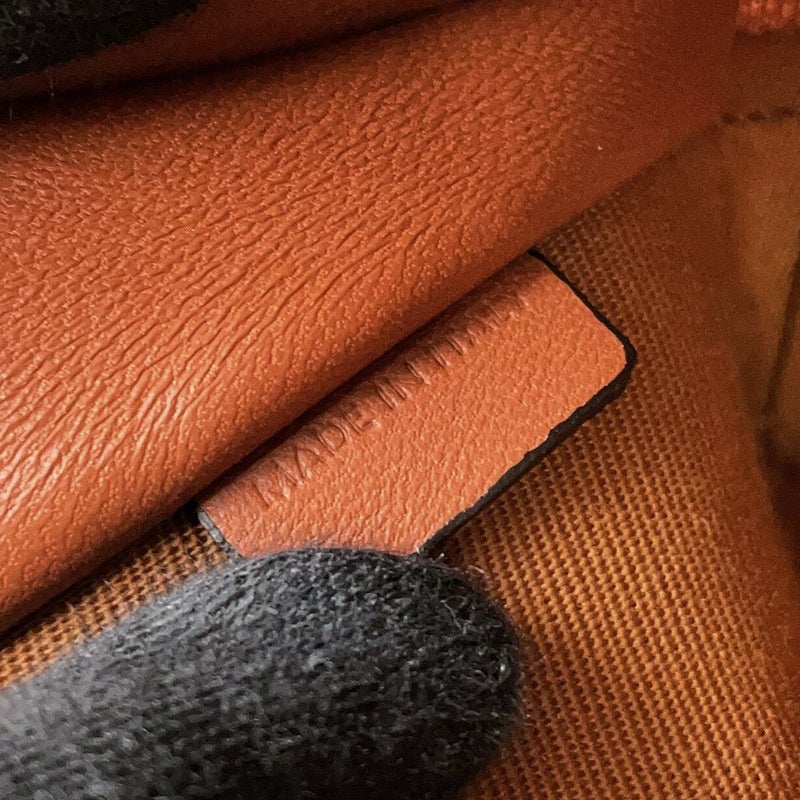 セリーヌ チェーンショルダーバッグ トリオンフ チェーンクラッチ 10E382CBX.01TA CELINE 白 ブラウン