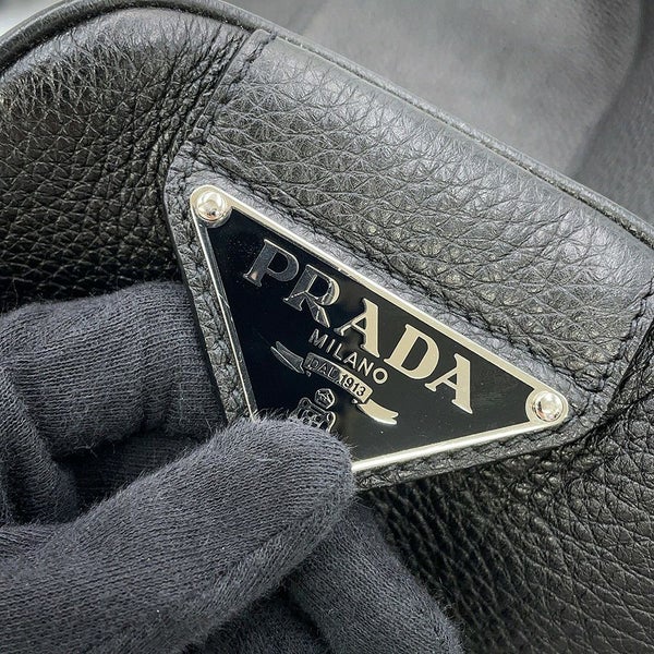 プラダ リュック ヴィッテロダイノ トライアングル バックパック レザー 2VZ099 PRADA バッグ リュックサック 黒
