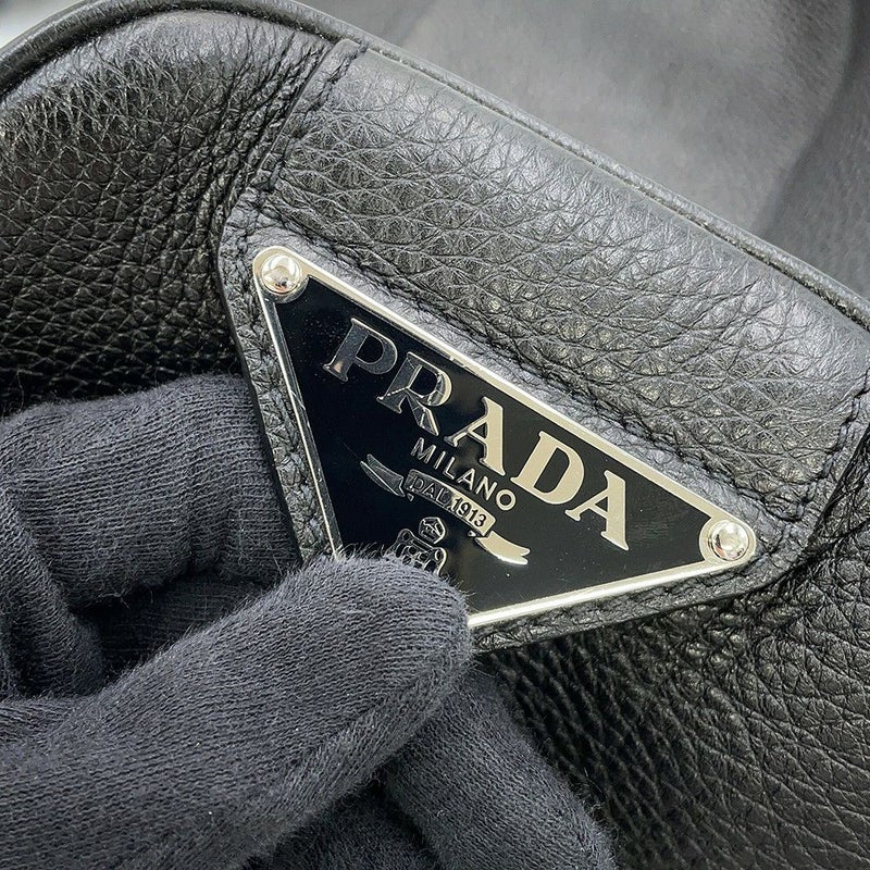 プラダ リュック ヴィッテロダイノ トライアングル バックパック レザー 2VZ099 PRADA バッグ リュックサック 黒