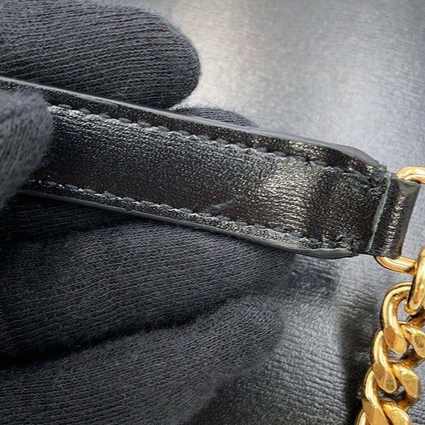 セリーヌ チェーンウォレット トリオンフ マーゴ シャイニーカーフレザー 10L033DPV CELINE 財布 黒