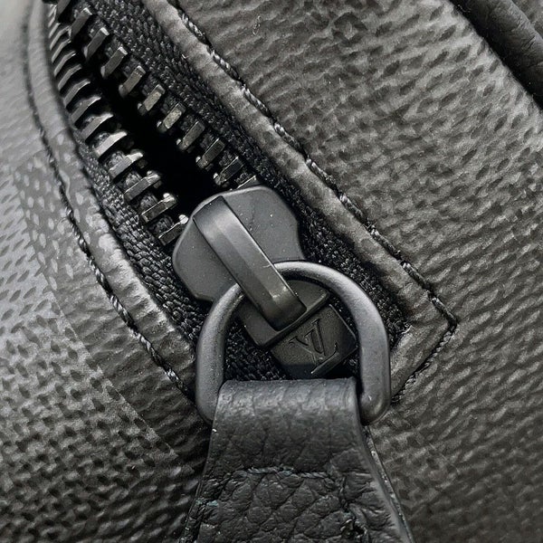 ルイヴィトン クラッチ ダモフラージュ・ブラック キャンバス ドップ・キット M15109 LOUIS VUITTON メンズ 黒 ブラック