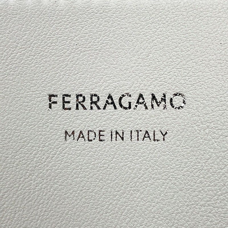 サルヴァトーレ・フェラガモ トートバッグ ガンチーニ 21A012 Ferragamo 白