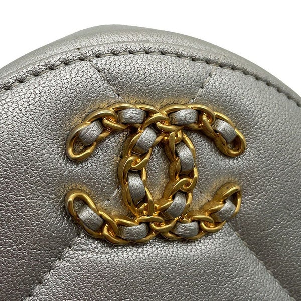 シャネル チェーンショルダーバッグ シャネル19 ココマーク ラムスキン AP0945 CHANEL