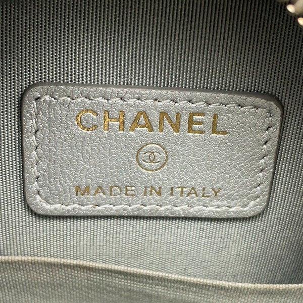 シャネル チェーンショルダーバッグ シャネル19 ココマーク ラムスキン AP0945 CHANEL