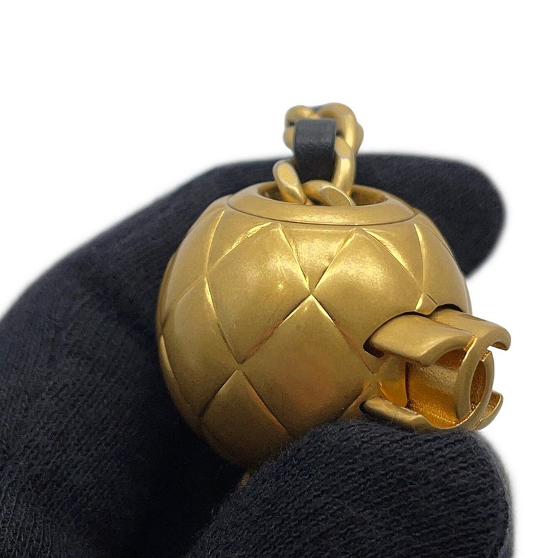 シャネル チェーンショルダーバッグ ミニマトラッセ ラムスキン AS1786 CHANEL ココボール 黒