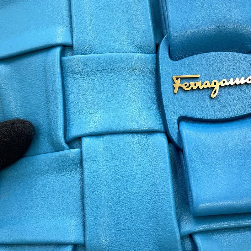 フェラガモ チェーンショルダーバッグ VIVA BOW ヴァラリボン レザー 21I446 Ferragamo