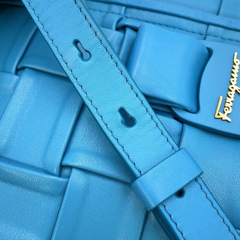 フェラガモ チェーンショルダーバッグ VIVA BOW ヴァラリボン レザー 21I446 Ferragamo