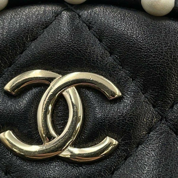 シャネル チェーンショルダーバッグ ココマーク マトラッセ ラウンド フェイクパール ラムスキン AP1050 CHANEL 黒