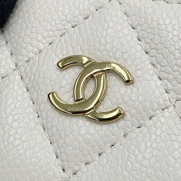シャネル カードケース クラシック マトラッセ ココマーク キャビアスキン AP4472 CHANEL パスケース 名刺入れ 白