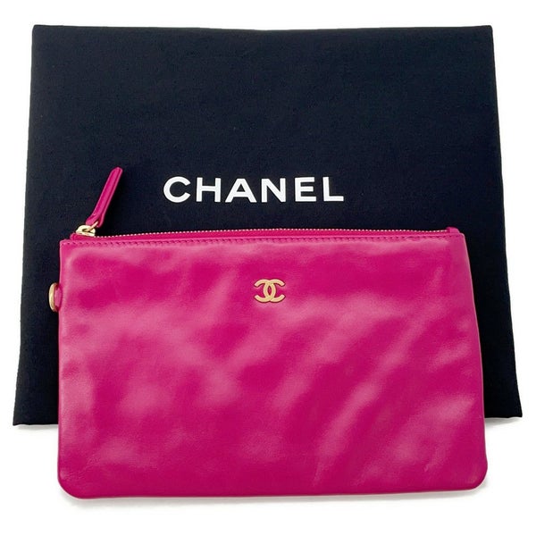 シャネル ハンドバッグ CHANEL 22 マトラッセ スモール シャイニーカーフレザー AS3260 ポーチ付き