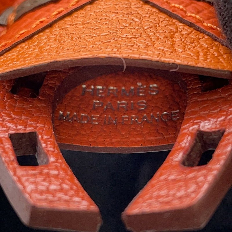 エルメス バッグチャーム 花火師 Artificier キュイーブル/オレンジ エプソン/シェブルミゾル K刻印