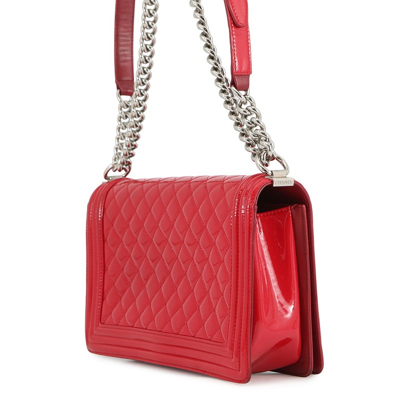 シャネル チェーンショルダーバッグ ボーイシャネル ラージ マトラッセ ココマーク パテント A92193 CHANEL