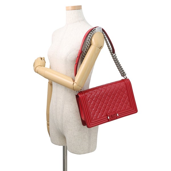 シャネル チェーンショルダーバッグ ボーイシャネル ラージ マトラッセ ココマーク パテント A92193 CHANEL