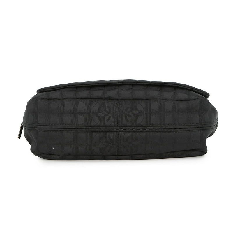 シャネル ショルダーバッグ ニュートラベルライン メッセンジャーバッグ ナイロン CHANEL 黒