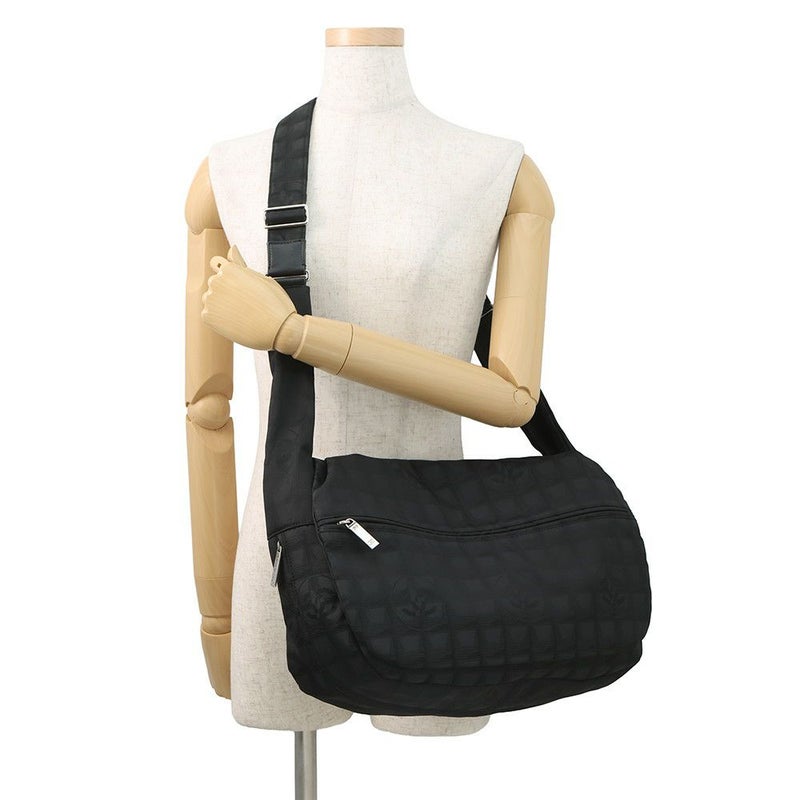 シャネル ショルダーバッグ ニュートラベルライン メッセンジャーバッグ ナイロン CHANEL 黒