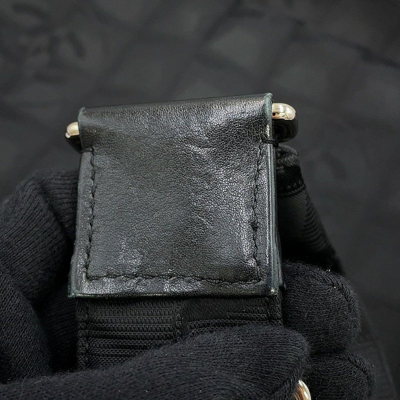 シャネル ショルダーバッグ ニュートラベルライン メッセンジャーバッグ ナイロン CHANEL 黒