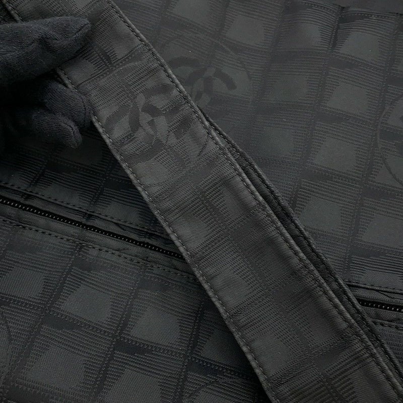 シャネル ショルダーバッグ ニュートラベルライン メッセンジャーバッグ ナイロン CHANEL 黒