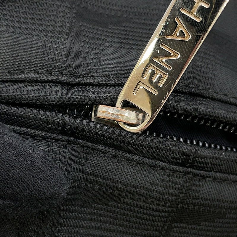 シャネル ショルダーバッグ ニュートラベルライン メッセンジャーバッグ ナイロン CHANEL 黒