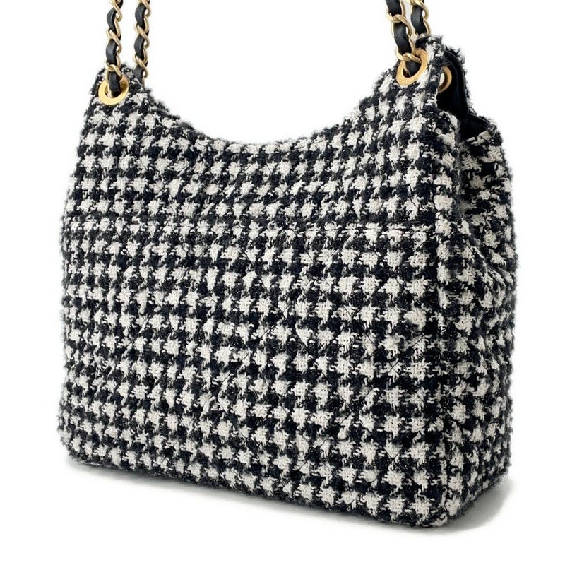 シャネル チェーンショルダーバッグ マトラッセ ココマーク ホーボーバッグ ツイード AS4322 CHANEL 2way 黒 白