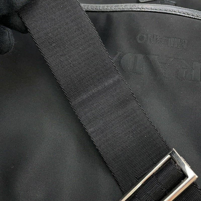 プラダ ショルダーバッグ メッセンジャーバッグ ナイロン PRADA 黒