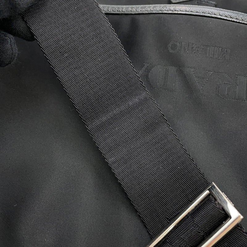 プラダ ショルダーバッグ メッセンジャーバッグ ナイロン PRADA 黒