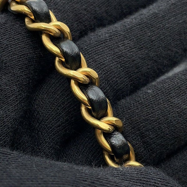 シャネル ハンドバッグ CHANEL 22 ミニ ココマーク シャイニーカーフスレザー AS3980 CHANEL 2way ショルダー