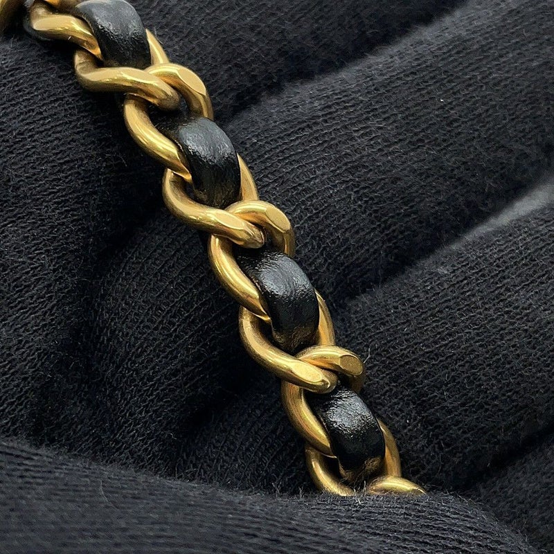 シャネル ハンドバッグ CHANEL 22 ミニ ココマーク シャイニーカーフスレザー AS3980 CHANEL 2way ショルダー