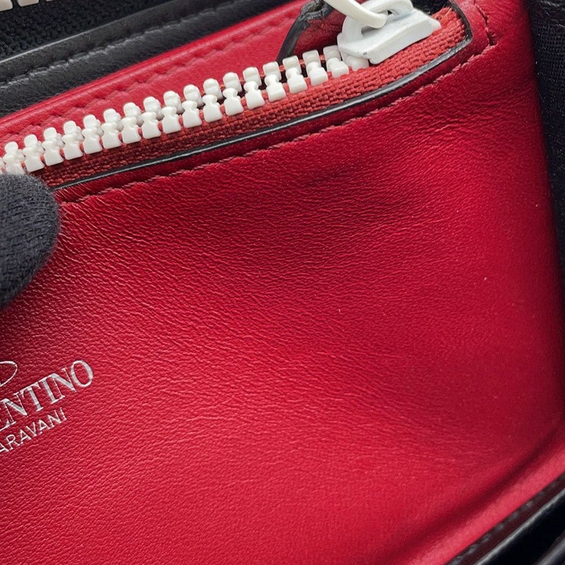 ヴァレンティノ・ガラヴァーニ 長財布 ロックスタッズ ラウンドジップ レザー VALENTINO 財布 黒