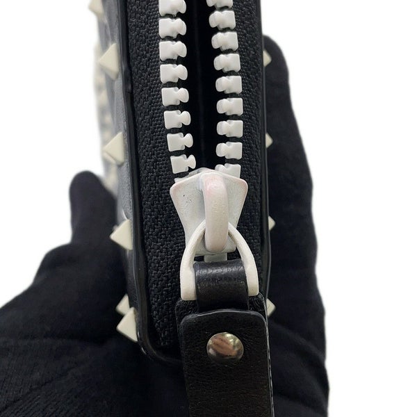 ヴァレンティノ・ガラヴァーニ 長財布 ロックスタッズ ラウンドジップ レザー VALENTINO 財布 黒