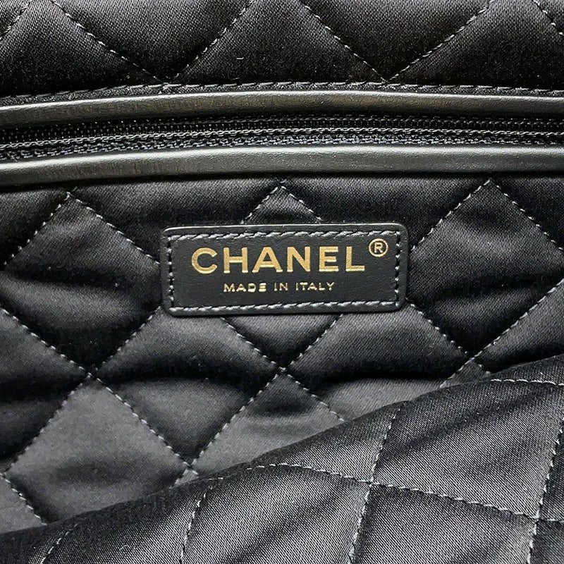 シャネル ハンドバッグ CHANEL 22 マトラッセ スモール シャイニー カーフスキン AS3260 ポーチ付き 黒