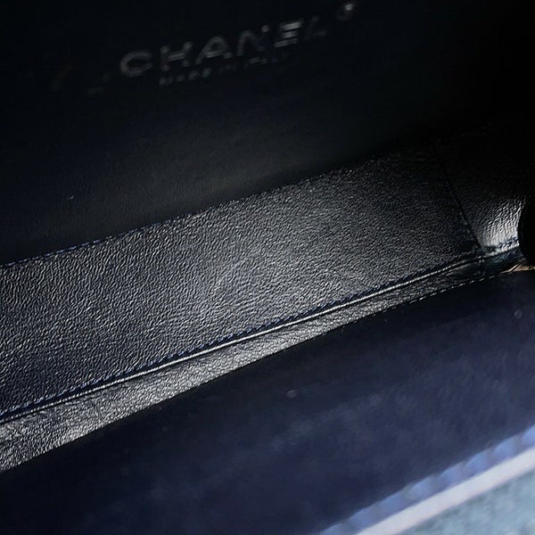 シャネル チェーンショルダーバッグ CCフィリグリー ボーダー バニティバッグ キャビアスキン A93343 CHANEL 白