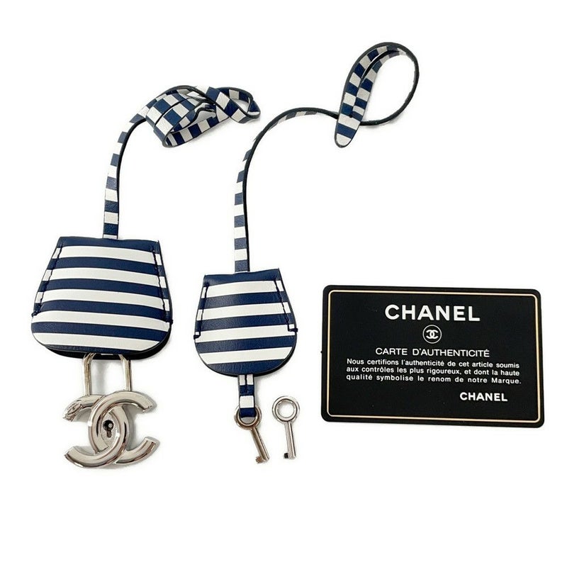シャネル チェーンショルダーバッグ CCフィリグリー ボーダー バニティバッグ キャビアスキン A93343 CHANEL 白