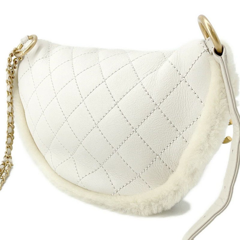 シャネル ボディバッグ マトラッセ チェーンショルダー ココマーク レザー/ムートン CHANEL 白
