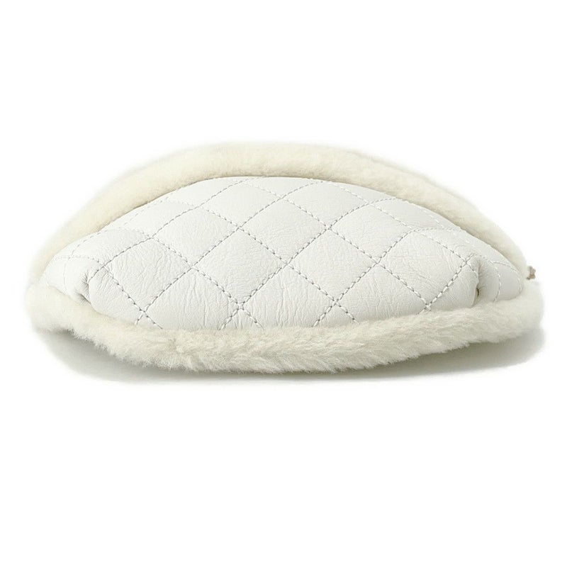 シャネル ボディバッグ マトラッセ チェーンショルダー ココマーク レザー/ムートン CHANEL 白