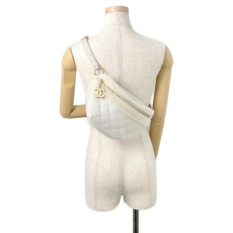 シャネル ボディバッグ マトラッセ チェーンショルダー ココマーク レザー/ムートン CHANEL 白