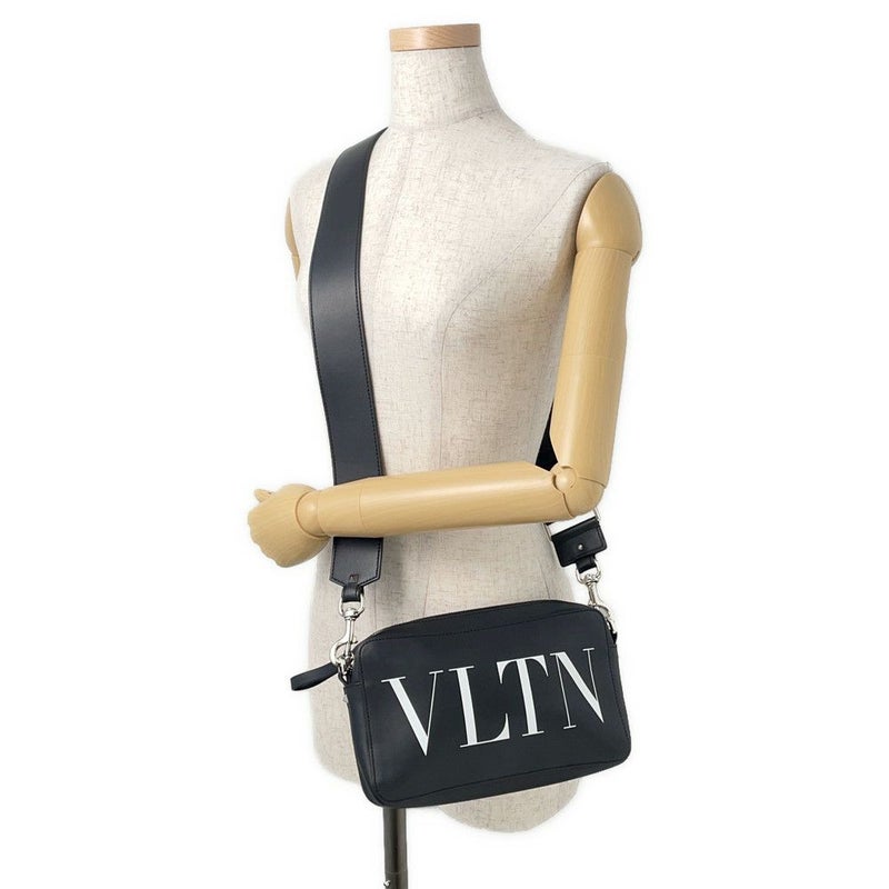 ヴァレンティノ・ガラヴァーニ ショルダーバッグ VLTNロゴ レザー 4Y2B0704WJW VALENTINO バッグ 黒