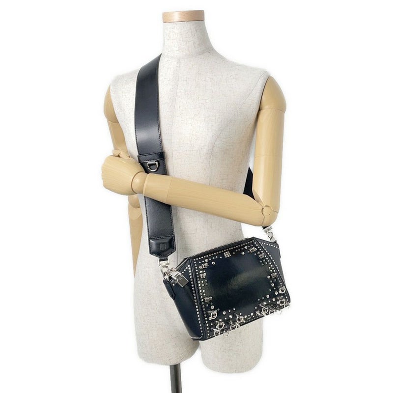 ジバンシー ショルダーバッグ アンティゴナ XS カーフレザー BB50LXB195 GIVENCHY 黒