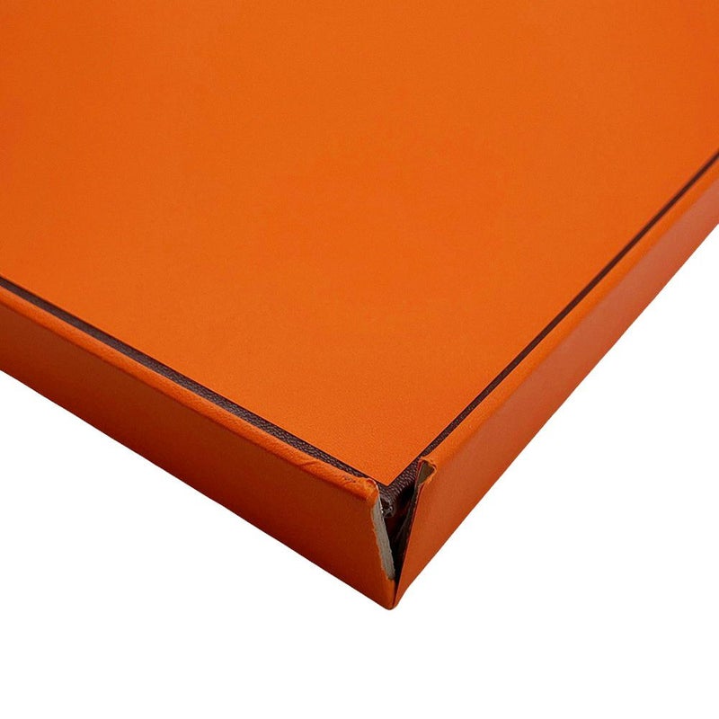 エルメス スカーフ カレ90 プレシュー シテ・カヴァリエール 夜の騎兵の街 シルク スパンゴール HERMES 2024年秋冬 黒