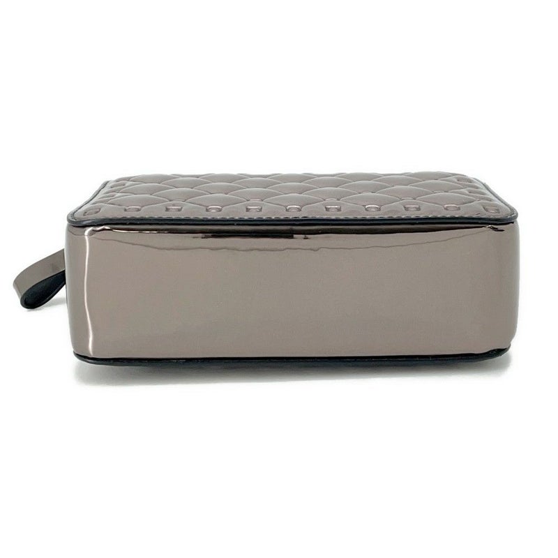 ヴァレンティノ・ガラヴァーニ チェーンショルダーバッグ エンボス ロックスタッズ パテント QW0P0R59IIZ VALENTINO