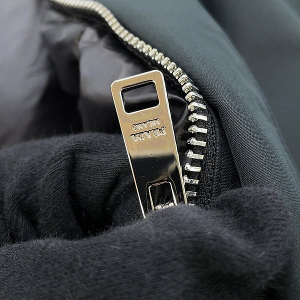 プラダ ダウンジャケット フード付 テクニカルファブリック メンズサイズM SGC689 PRADA アウター 黒