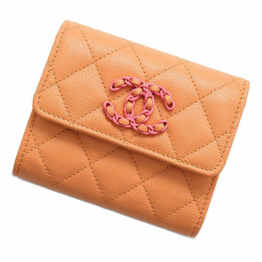 シャネル 三つ折り財布 マトラッセ ココマーク キャビアスキン AP3713