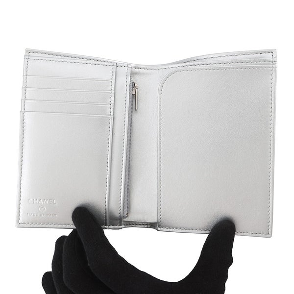 シャネル パスポートケース 二つ折り財布 ココマーク メタリック コンパクトウォレット キャビアスキン AP4665 CHANEL